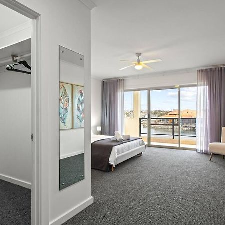 Waterfront Townhouse - Picturesque Marina Views Lägenhet Port Lincoln Exteriör bild