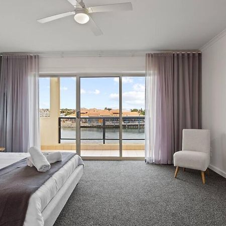 Waterfront Townhouse - Picturesque Marina Views Lägenhet Port Lincoln Exteriör bild