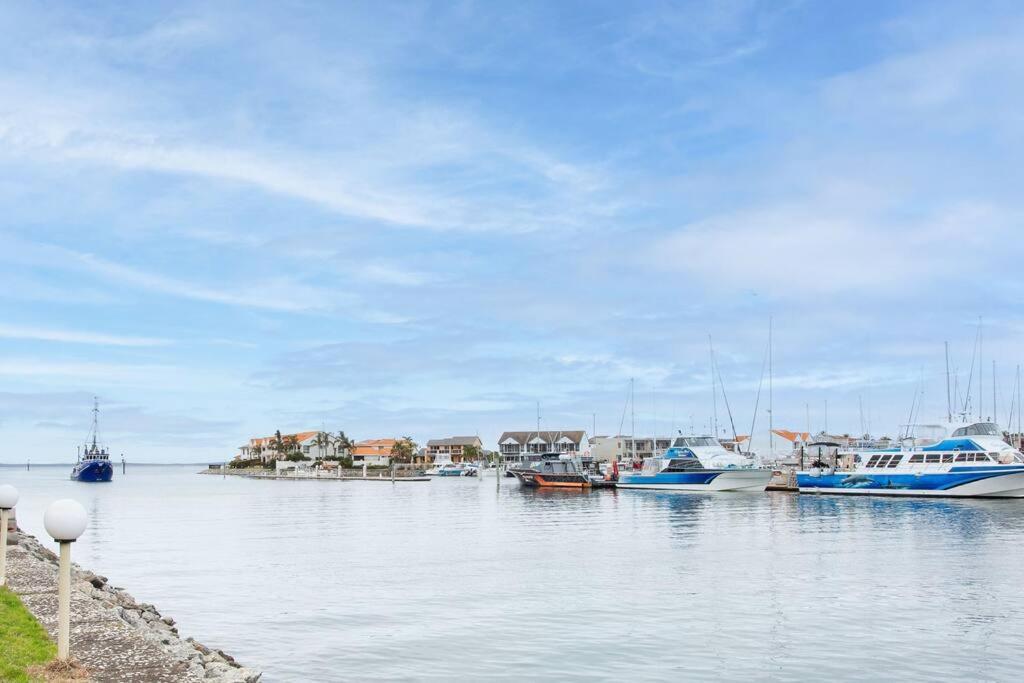 Waterfront Townhouse - Picturesque Marina Views Lägenhet Port Lincoln Exteriör bild
