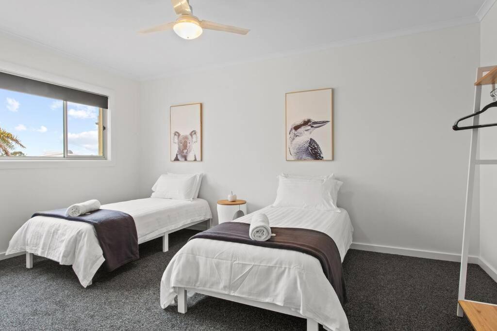 Waterfront Townhouse - Picturesque Marina Views Lägenhet Port Lincoln Exteriör bild