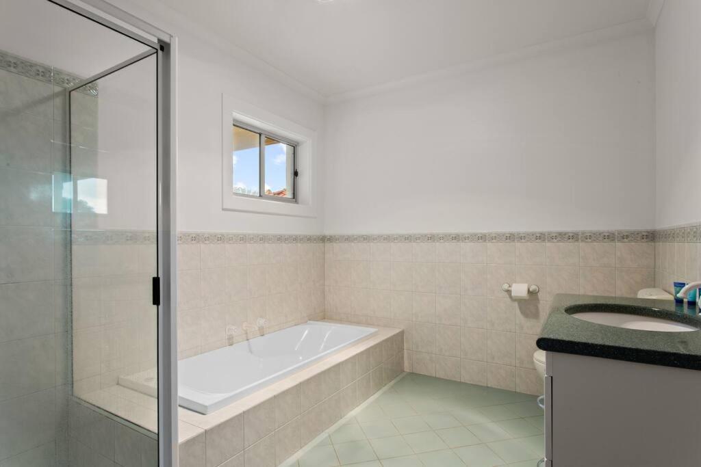 Waterfront Townhouse - Picturesque Marina Views Lägenhet Port Lincoln Exteriör bild