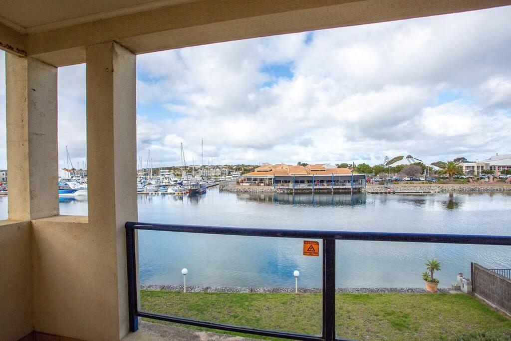 Waterfront Townhouse - Picturesque Marina Views Lägenhet Port Lincoln Exteriör bild
